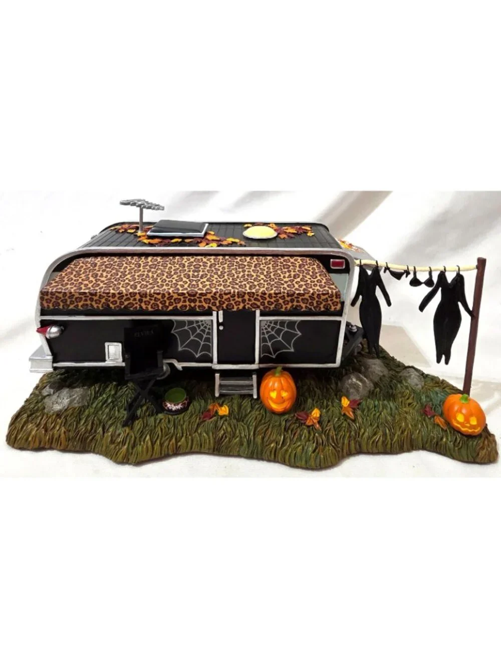 Dept 56 ELVIRAs CELEBRITY TRAILER Fall Halloween Village building house 6009786